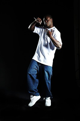 포토 JPG 전신 서양인 외국인 해외기획촬영 모자 잡화 2011년태국 패션 남자 포즈 흑인 운동화 노래 모션 검은배경 힙합 한명 서기 들기 사람 20대 성인 앞모습 캐주얼 가수 청바지 마이크 열정 남자만 남자한명만 성인남자만 청년만 청년남자만 청년남자한명만 성인한명만 성인남자한명만 성인만 국내포토 1 옷 감정 음악 뷰포인트 음향기기 백그라운드 신발 바지 인종 청년 검은색 음악가 파일형식