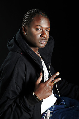 포토 JPG 서양인 외국인 해외기획촬영 2011년태국 패션 남자 포즈 흑인 목걸이 팔찌 모션 검은배경 힙합 한명 사람 20대 성인 옆모습 캐주얼 청바지 반지 레게머리 열정 후드집업 남자만 남자한명만 성인남자만 청년만 청년남자만 청년남자한명만 성인한명만 성인남자한명만 성인만 국내포토 1 헤어스타일 옷 감정 음악 뷰포인트 백그라운드 장신구 바지 인종 청년 검은색 겉옷 파일형식