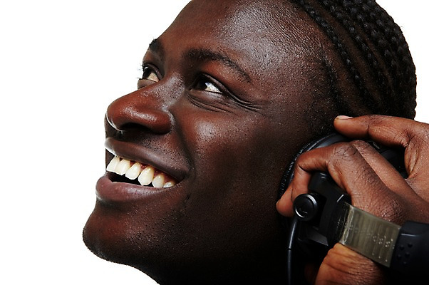 포토 JPG 서양인 외국인 해외기획촬영 응시 2011년태국 남자 얼굴 음악 포즈 흑인 모션 힙합 한명 미소 웃음 누끼 사람 근접촬영 20대 성인 신체부위 헤드폰 헤드셋 음악감상 감상 듣기 레게머리 열정 남자만 남자한명만 성인남자만 청년만 청년남자만 청년남자한명만 성인한명만 성인남자한명만 성인만 국내포토 1 헤어스타일 시선 감정 뷰포인트 음향기기 문화예술 표정 인종 청년 파일형식