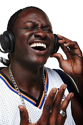 포토 JPG 서양인 외국인 해외기획촬영 2011년태국 남자 음악 포즈 흑인 목걸이 모션 힙합 한명 미소 웃음 누끼 사람 상반신 20대 성인 눈감음 헤드폰 헤드셋 음악감상 감상 듣기 반지 레게머리 열정 남자만 남자한명만 성인남자만 청년만 청년남자만 청년남자한명만 성인한명만 성인남자한명만 성인만 국내포토 1 헤어스타일 감정 음향기기 장신구 문화예술 표정 인종 청년 파일형식