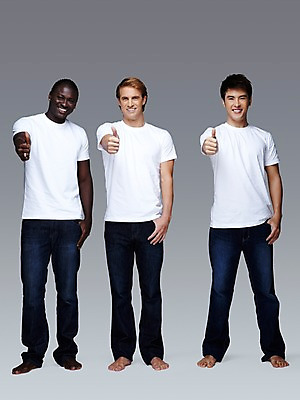 포토 JPG 스튜디오촬영 전신 서양인 외국인 백인 해외기획촬영 2011년태국 남자 캠페인 포즈 흑인 모션 맨발 회색배경 함께함 실내 서기 미소 웃음 사람 동양인 인종 손짓 20대 성인 앞모습 세명 친구 글로벌 우정 최고 목표 만족 추천 남자만 성인남자만 청년만 청년남자만 성인만 국내포토 감정 뷰포인트 백그라운드 컨셉 관계 발 표정 청년 내부 회색 파일형식