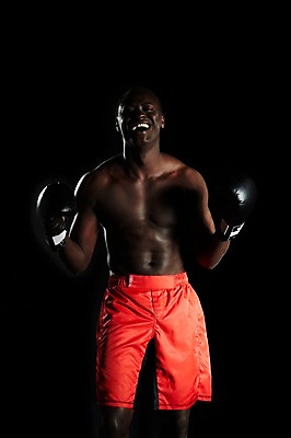 포토 JPG 스튜디오촬영 서양인 외국인 해외기획촬영 2011년태국 남자 스포츠 포즈 장갑 흑인 모션 검은배경 운동선수 실내 한명 서기 미소 웃음 사람 경기 20대 성인 앞모습 운동복 운동 권투 기쁨 글러브 글로브 우승 권투글러브 권투선수 열정 남자만 남자한명만 성인남자만 청년만 청년남자만 청년남자한명만 성인한명만 성인남자한명만 성인만 국내포토 1 잡화 옷 감정 스포츠용품 뷰포인트 백그라운드 표정 건강 인종 청년 내부 검은색 격투기 최고 파일형식