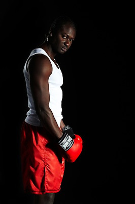 포토 JPG 스튜디오촬영 서양인 외국인 해외기획촬영 2011년태국 남자 스포츠 포즈 장갑 흑인 러닝셔츠 모션 검은배경 운동선수 실내 한명 서기 사람 경기 20대 성인 옆모습 운동복 운동 권투 글러브 글로브 권투글러브 권투선수 레게머리 열정 남자만 남자한명만 성인남자만 청년만 청년남자만 청년남자한명만 성인한명만 성인남자한명만 성인만 국내포토 1 헤어스타일 잡화 옷 감정 스포츠용품 뷰포인트 백그라운드 셔츠 건강 인종 청년 내부 검은색 격투기 파일형식