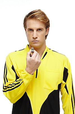 포토 JPG 스튜디오촬영 서양인 외국인 백인 남자 스포츠 포즈 유니폼 모션 실내 한명 들기 누끼 사람 경기 상반신 성인 앞모습 운동 축구 심판 호루라기 열정 축구경기 남자만 남자한명만 성인남자만 성인만 국내포토 1 옷 감정 뷰포인트 건강 인종 내부 구기 파일형식