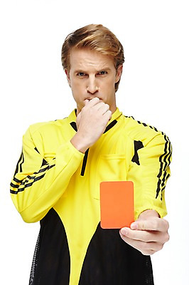 포토 JPG 스튜디오촬영 서양인 외국인 백인 남자 스포츠 포즈 유니폼 모션 실내 한명 들기 누끼 사람 경기 상반신 성인 앞모습 운동 축구 심판 불기 호루라기 열정 축구경기 퇴장 레드카드 남자만 남자한명만 성인남자만 성인만 국내포토 1 옷 감정 뷰포인트 건강 경고 인종 내부 구기 카드_놀이용품 파일형식