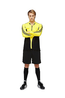 포토 JPG 스튜디오촬영 전신 서양인 외국인 백인 남자 스포츠 포즈 유니폼 모션 실내 한명 서기 누끼 사람 경기 성인 앞모습 운동 팔짱 축구 심판 열정 축구화 축구경기 남자만 남자한명만 성인남자만 성인만 국내포토 1 옷 감정 뷰포인트 운동화 축구용품 건강 인종 내부 구기 파일형식