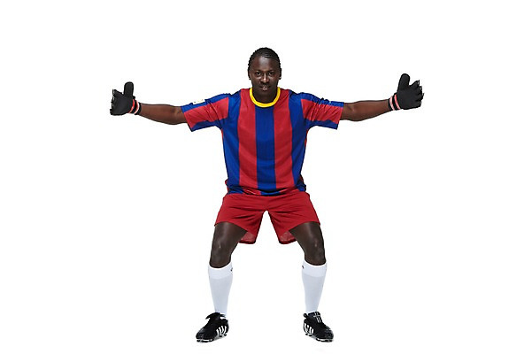 포토 JPG 스튜디오촬영 전신 서양인 외국인 해외기획촬영 2011년태국 남자 스포츠 포즈 장갑 흑인 유니폼 모션 팔벌리기 축구선수 운동선수 실내 한명 서기 미소 웃음 누끼 사람 경기 20대 성인 앞모습 운동 축구 레게머리 열정 축구화 축구경기 골키퍼 바르셀로나 남자만 남자한명만 성인남자만 청년만 청년남자만 청년남자한명만 성인한명만 성인남자한명만 성인만 국내포토 1 헤어스타일 잡화 옷 감정 뷰포인트 운동화 축구용품 표정 건강 인종 청년 내부 구기 스페인 파일형식