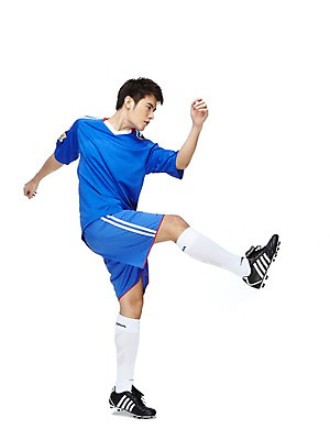 포토 JPG 스튜디오촬영 전신 외국인 해외기획촬영 2011년태국 남자 스포츠 포즈 유니폼 모션 축구선수 운동선수 실내 한명 서기 누끼 사람 동양인 경기 20대 성인 옆모습 운동 축구 킥 열정 축구화 축구경기 남자만 남자한명만 성인남자만 청년만 청년남자만 청년남자한명만 성인한명만 성인남자한명만 성인만 국내포토 1 옷 감정 뷰포인트 운동화 축구용품 건강 인종 청년 내부 구기 파일형식