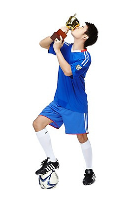포토 JPG 스튜디오촬영 전신 외국인 해외기획촬영 2011년태국 남자 스포츠 포즈 유니폼 축구공 공 모션 축구선수 운동선수 키스 실내 한명 서기 들기 누끼 사람 동양인 경기 20대 성인 옆모습 운동 눈감음 축구 우승 트로피 열정 축구화 축구경기 밟기 세리머니 남자만 남자한명만 성인남자만 청년만 청년남자만 청년남자한명만 성인한명만 성인남자한명만 성인만 국내포토 1 옷 감정 뷰포인트 운동화 축구용품 건강 인종 청년 내부 구기 최고 상_우승 애정표현 파일형식