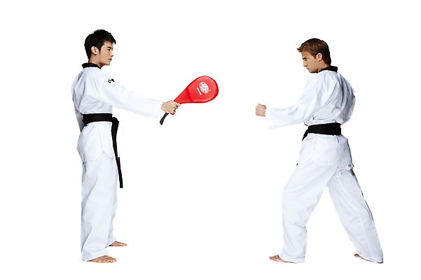 포토 JPG 스튜디오촬영 전신 서양인 외국인 백인 해외기획촬영 2011년태국 남자 스포츠 포즈 맨발 운동선수 실내 도복 서기 누끼 사람 동양인 경기 20대 성인 두명 옆모습 운동 주먹 킥 연습 태권도 태권도복 열정 태권도선수 미트 남자만 성인남자만 청년만 청년남자만 성인만 국내포토 옷 감정 뷰포인트 모션 발 건강 인종 청년 내부 격투기 파일형식