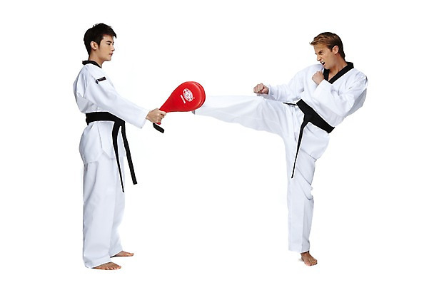 포토 JPG 스튜디오촬영 전신 서양인 외국인 백인 해외기획촬영 2011년태국 남자 스포츠 포즈 맨발 운동선수 실내 도복 서기 누끼 사람 동양인 경기 20대 성인 두명 옆모습 운동 주먹 킥 연습 태권도 태권도복 열정 태권도선수 미트 남자만 성인남자만 청년만 청년남자만 성인만 국내포토 옷 감정 뷰포인트 모션 발 건강 인종 청년 내부 격투기 파일형식