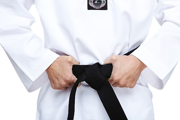 포토 JPG 스튜디오촬영 해외기획촬영 손 2011년태국 남자 스포츠 포즈 신체 운동선수 실내 도복 한명 누끼 사람 경기 상반신 앞모습 신체부위 운동 벨트 태권도 태권도복 열정 태권도선수 검은띠 국내포토 1 잡화 옷 감정 스포츠용품 뷰포인트 건강 내부 격투기 끈 파일형식