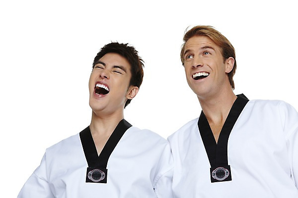 포토 JPG 스튜디오촬영 서양인 외국인 백인 해외기획촬영 2011년태국 남자 스포츠 포즈 모션 운동선수 실내 도복 미소 웃음 누끼 사람 동양인 경기 상반신 20대 성인 두명 앞모습 운동 태권도 태권도복 열정 태권도선수 남자만 성인남자만 청년만 청년남자만 성인만 국내포토 옷 감정 뷰포인트 표정 건강 인종 청년 내부 격투기 파일형식