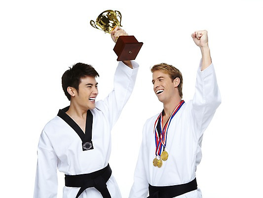 포토 JPG 스튜디오촬영 서양인 외국인 백인 해외기획촬영 2011년태국 남자 스포츠 포즈 모션 운동선수 실내 도복 미소 웃음 들기 누끼 사람 동양인 경기 상반신 20대 성인 두명 앞모습 운동 손들기 우승 트로피 태권도 태권도복 열정 태권도선수 금메달 세리머니 남자만 성인남자만 청년만 청년남자만 성인만 국내포토 옷 감정 뷰포인트 표정 건강 인종 청년 내부 격투기 최고 상_우승 메달 파일형식