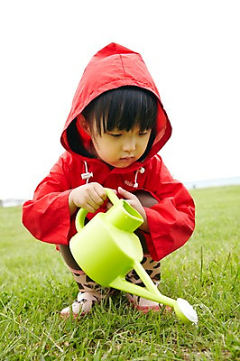 포토 JPG 주간 전신 공원 여자 어린이 모션 장화 한명 들기 사람 앉기 동양인 소녀 잔디 야외 앞모습 제주도 유치원생 물뿌리개 한국인 물주기 상쾌 함덕해수욕장 우비 여자만 여자한명만 어린이만 소녀만 소녀한명만 국내포토 자연요소 식물 1 옷 공공시설 감정 뷰포인트 신발 한국 인종 해수욕장 함덕 파일형식
