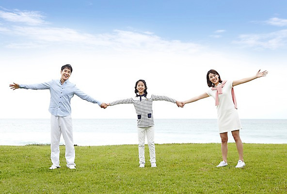 포토 JPG 주간 전신 구름 라이프스타일 공원 여자 남자 딸 어린이 바다 여행 포즈 가족 모션 놀이 하늘 엄마 팔벌리기 휴가 가족여행 서기 미소 웃음 사람 동양인 소녀 잔디 성인 해변 야외 앞모습 10대 세명 30대 부모 제주도 손잡기 한국인 자녀 아빠 상쾌 함덕해수욕장 국내포토 자연요소 식물 공공시설 감정 뷰포인트 관계 청소년 한국 표정 인종 생활 장년 해수욕장 함덕 파일형식