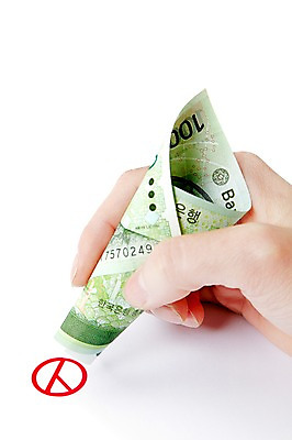 포토 JPG 스튜디오촬영 손 지폐 돈 신체 실내 한명 누끼 사람 근접촬영 신체부위 도장 사회 선택 만원 투표 선거 사회이슈 심볼 부정선거 국내포토 1 뷰포인트 컨셉 내부 재산 민주주의 공동체 파일형식