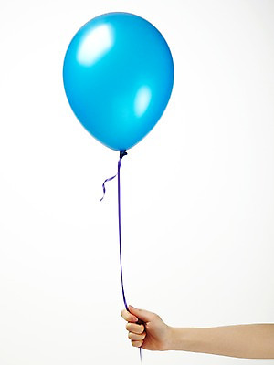 포토 JPG 스튜디오촬영 손 기념일 컬러 신체 한손 실내 한명 누끼 사람 이벤트 신체부위 장식 파란색 한개 파티 놀이용품 하트 잡기 끈 오브젝트 파티용품 풍선 국내포토 모양 1 모션 내부 이벤트용품 파일형식