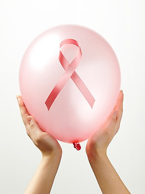 포토 JPG 스튜디오촬영 손 리본 캠페인 분홍색 컬러 실내 한명 들기 사람 신체부위 한개 양손 끈 공익캠페인 오브젝트 풍선 핑크리본캠페인 핑크리본 국내포토 1 모션 내부 파일형식