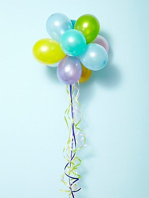 포토 JPG 스튜디오촬영 기념일 다수 실내 그림자 이벤트 사람없음 장식 컬러풀 파티 놀이용품 여러개 끈 다발 묶기 오브젝트 파티용품 풍선 국내포토 컬러 모션 내부 이벤트용품 파일형식