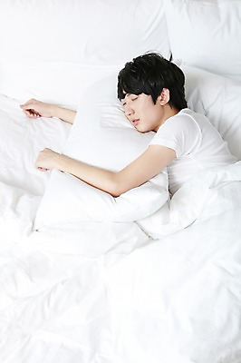 포토 JPG 외국인 해외기획촬영 라이프스타일 남자 여유 2011년중국 베개 침구 호텔 실내 한명 사람 동양인 상반신 20대 성인 라이프 하이앵글 눕기 중국인 눈감음 중국 침실 이불 방 침대 잠 수면 청도 객실 남자만 남자한명만 성인남자만 청년만 청년남자만 청년남자한명만 성인한명만 성인남자한명만 성인만 국내포토 1 감정 아시아 뷰포인트 가구 모션 숙소 인종 청년 내부 생활 물 파일형식