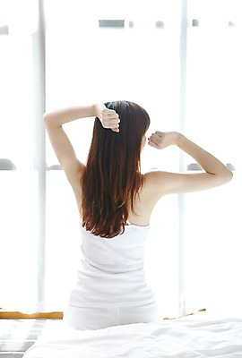 포토 JPG 외국인 해외기획촬영 라이프스타일 여자 여유 2011년중국 창문 침구 호텔 실내 한명 사람 앉기 동양인 상반신 20대 성인 라이프 뒷모습 민소매 중국인 중국 침실 이불 방 기상 침대 청도 기지개 객실 여자만 여자한명만 성인여자만 청년만 청년여자만 성인한명만 청년여자한명만 성인여자한명만 성인만 국내포토 1 감정 아시아 뷰포인트 가구 상의 모션 숙소 인종 청년 내부 생활 파일형식