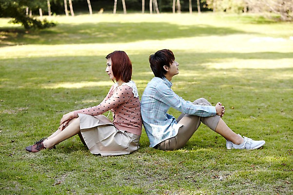 포토 JPG 주간 전신 외국인 나무 식물 해외기획촬영 라이프스타일 커플 공원 여자 남자 여유 커플라이프 데이트 2011년중국 휴식 사람 앉기 동양인 잔디 20대 성인 야외 두명 옆모습 중국인 소풍 중국 산책 등맞대기 청도 상쾌 청년만 성인만 국내포토 자연요소 공공시설 감정 아시아 뷰포인트 컨셉 관계 모션 인종 청년 생활 야외활동 파일형식