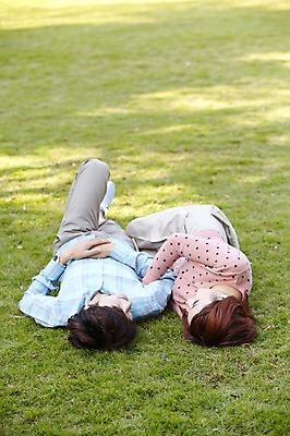 포토 JPG 주간 전신 외국인 해외기획촬영 라이프스타일 커플 공원 여자 남자 여유 커플라이프 데이트 2011년중국 휴식 사람 동양인 잔디 20대 성인 야외 두명 눕기 중국인 소풍 중국 산책 청도 상쾌 청년만 성인만 국내포토 자연요소 식물 공공시설 감정 아시아 컨셉 관계 모션 인종 청년 생활 야외활동 파일형식