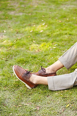 포토 JPG 주간 해외기획촬영 라이프스타일 공원 남자 여유 신발 신체 2011년중국 발 휴식 한명 사람 잔디 야외 아웃포커스 신체부위 소풍 중국 산책 다리 청도 상쾌 남자만 남자한명만 국내포토 자연요소 식물 1 공공시설 감정 아시아 컨셉 촬영기법 생활 야외활동 파일형식