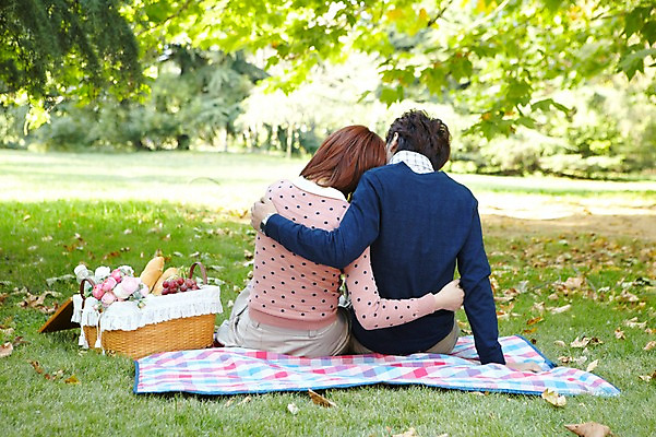 포토 JPG 주간 전신 외국인 나무 식물 해외기획촬영 라이프스타일 커플 공원 여자 남자 여유 음식 커플라이프 낙엽 데이트 2011년중국 안기 포옹 휴식 사람 앉기 동양인 잔디 20대 성인 야외 두명 뒷모습 중국인 소풍 바구니 중국 산책 청도 돗자리 상쾌 청년만 성인만 국내포토 자연요소 공공시설 감정 아시아 뷰포인트 컨셉 잎 관계 모션 인종 청년 생활 야외활동 파일형식