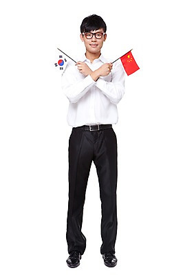 포토 JPG 스튜디오촬영 전신 외국인 해외기획촬영 한국문화 라이프스타일 남자 문화 안경 2011년중국 중국문화 한국 실내 한명 서기 미소 웃음 들기 누끼 사람 동양인 정장 20대 성인 앞모습 중국인 중국 깃발 체험 국기 태극기 오성홍기 교류 문화교류 외교 남자만 남자한명만 성인남자만 청년만 청년남자만 청년남자한명만 성인한명만 성인남자한명만 성인만 안경낌 국내포토 1 동양문화 잡화 옷 아시아 뷰포인트 외국문화 컨셉 모션 표정 인종 청년 내부 생활 파일형식