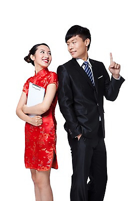 포토 JPG 스튜디오촬영 외국인 해외기획촬영 전통 라이프스타일 여자 남자 전통문화 문화 비즈니스 2011년중국 모션 중국문화 실내 서기 미소 웃음 들기 누끼 사람 동양인 정장 손짓 20대 성인 두명 옆모습 중국인 마주보기 중국 등맞대기 가리킴 비즈니스맨 체험 전통의상 치파오 문서 중국전통 청년만 성인만 국내포토 동양문화 옷 아시아 뷰포인트 외국문화 컨셉 표정 인종 청년 내부 생활 직장인 파일형식