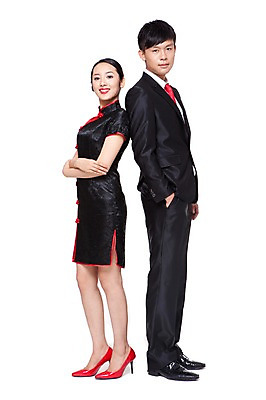 포토 JPG 스튜디오촬영 전신 외국인 해외기획촬영 전통 라이프스타일 여자 남자 전통문화 문화 구두 비즈니스 2011년중국 중국문화 실내 서기 미소 웃음 누끼 사람 동양인 정장 20대 성인 두명 옆모습 빨간색 중국인 팔짱 중국 등맞대기 비즈니스맨 체험 하이힐 전통의상 치파오 중국전통 청년만 성인만 국내포토 동양문화 옷 아시아 뷰포인트 컬러 외국문화 신발 컨셉 모션 표정 인종 청년 내부 생활 직장인 여성화 파일형식