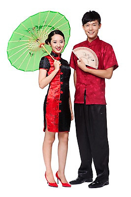 포토 JPG 스튜디오촬영 전신 외국인 해외기획촬영 전통 라이프스타일 커플 여자 남자 전통문화 문화 구두 2011년중국 중국문화 전통소품 실내 서기 미소 웃음 들기 누끼 사람 동양인 20대 성인 두명 앞모습 빨간색 중국인 중국 체험 부채 하이힐 전통의상 치파오 오브젝트 양산 중국전통 청년만 성인만 국내포토 동양문화 아시아 뷰포인트 컬러 외국문화 신발 컨셉 관계 모션 표정 인종 청년 내부 생활 여성화 파일형식