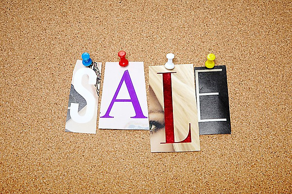 포토 JPG 스튜디오촬영 문자 알파벳 영어 종이 문구용품 학용품 실내 이벤트 사람없음 쇼핑 세일 사무용품 메모지 압정 슬라이스 메모판 코르크보드 국내포토 알림판 내부 오브젝트 파일형식