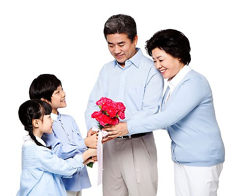 포토 JPG 스튜디오촬영 식물 라이프스타일 여자 할아버지 노년 남자 꽃 할머니 어린이 꽃다발 가족 손자 손녀 함께함 실내 서기 미소 웃음 들기 누끼 사람 동양인 소녀 소년 여러명 성인 옆모습 캐주얼 실버라이프 화목 다정 한국인 60대 어버이날 손주 카네이션 주기 효도 국내포토 옷 기념일 뷰포인트 다수 컨셉 관계 모션 표정 인종 내부 생활 파일형식