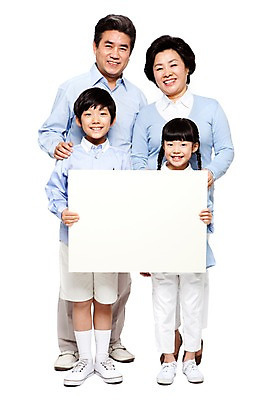 포토 JPG 스튜디오촬영 전신 라이프스타일 배너 여자 할아버지 노년 남자 할머니 어린이 가족 손자 손녀 사각프레임 프레임 함께함 광고판 실내 서기 미소 웃음 들기 누끼 사람 동양인 소녀 소년 여러명 성인 앞모습 캐주얼 실버라이프 화목 다정 한국인 60대 알림 손주 가족사진 백지 국내포토 옷 뷰포인트 다수 컨셉 관계 모션 알림판 표정 인종 내부 생활 사각형 판 파일형식 단체사진