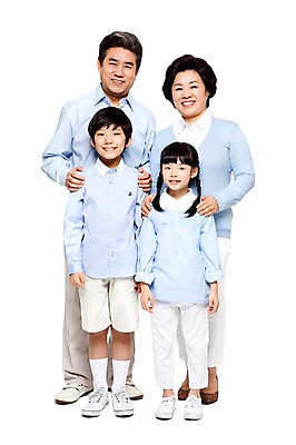 포토 JPG 스튜디오촬영 전신 라이프스타일 여자 할아버지 노년 남자 할머니 어린이 가족 손자 손녀 함께함 실내 서기 미소 웃음 누끼 사람 동양인 소녀 소년 여러명 성인 앞모습 캐주얼 실버라이프 화목 다정 한국인 60대 손주 가족사진 국내포토 옷 뷰포인트 다수 컨셉 관계 모션 표정 인종 내부 생활 파일형식 단체사진