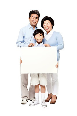 포토 JPG 스튜디오촬영 전신 라이프스타일 배너 여자 할아버지 노년 남자 할머니 어린이 가족 손자 사각프레임 프레임 함께함 광고판 실내 서기 미소 웃음 들기 누끼 사람 동양인 소년 성인 앞모습 캐주얼 세명 실버라이프 화목 다정 한국인 60대 알림 손주 백지 국내포토 옷 뷰포인트 컨셉 관계 모션 알림판 표정 인종 내부 생활 사각형 판 파일형식