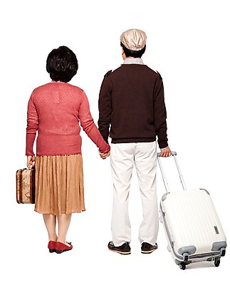 포토 JPG 전신 모자 라이프스타일 부부 커플 잡화 여자 할아버지 노년 남자 할머니 여유 해외여행 여행 가방 휴가 서기 들기 누끼 사람 동양인 성인 취미 두명 뒷모습 캐주얼 실버라이프 캐리어 여행가방 손잡기 노부부 한국인 60대 효도관광 노인만 국내포토 해외 옷 감정 뷰포인트 관계 모션 인종 생활 성인만 파일형식