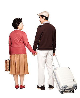 포토 JPG 전신 모자 라이프스타일 부부 커플 잡화 여자 할아버지 노년 남자 할머니 여유 해외여행 여행 가방 휴가 서기 미소 웃음 들기 누끼 사람 동양인 성인 취미 두명 뒷모습 캐주얼 실버라이프 마주보기 캐리어 여행가방 손잡기 노부부 한국인 60대 효도관광 노인만 국내포토 해외 옷 감정 뷰포인트 관계 모션 표정 인종 생활 성인만 파일형식