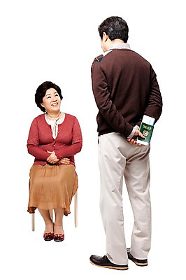 포토 JPG 전신 라이프스타일 부부 커플 여자 할아버지 노년 남자 할머니 여유 해외여행 여행 의자 휴가 서기 미소 웃음 들기 누끼 사람 앉기 동양인 성인 취미 두명 앞모습 뒷모습 캐주얼 실버라이프 마주보기 노부부 한국인 티켓 60대 항공권 여권 효도관광 서프라이즈 숨김 노인만 국내포토 해외 옷 감정 뷰포인트 가구 컨셉 관계 모션 표정 인종 생활 성인만 파일형식