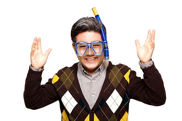 포토 JPG 라이프스타일 할아버지 노년 남자 여유 여행 포즈 모션 물놀이 레저용품 레저 휴가 한명 미소 웃음 누끼 사람 동양인 상반신 성인 취미 앞모습 캐주얼 실버라이프 수영 한국인 스노클링 60대 물안경 잠수 수영용품 효도관광 남자만 남자한명만 노인만 노인남자만 노인남자한명만 국내포토 1 옷 감정 스포츠용품 뷰포인트 놀이 표정 인종 생활 수상스포츠 성인만 파일형식