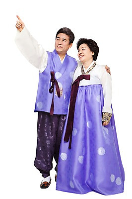 포토 JPG 스튜디오촬영 전신 한국문화 한국전통 라이프스타일 부부 커플 응시 여자 명절 할아버지 노년 남자 전통문화 할머니 실내 서기 미소 웃음 누끼 사람 동양인 손짓 성인 두명 앞모습 실버라이프 설날 추석 노부부 한국인 가리킴 60대 전통의상 한복 노인만 국내포토 동양문화 전통 시선 기념일 문화 뷰포인트 관계 모션 한국 표정 인종 내부 생활 성인만 파일형식