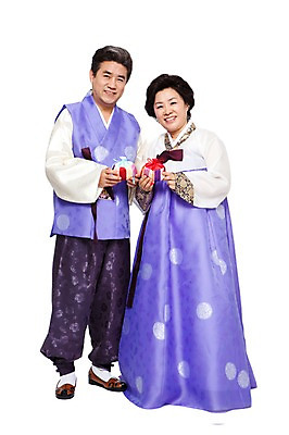 포토 JPG 스튜디오촬영 전신 한국문화 한국전통 라이프스타일 부부 커플 여자 명절 할아버지 노년 남자 전통문화 할머니 복주머니 전통소품 실내 서기 미소 웃음 들기 누끼 사람 동양인 성인 두명 앞모습 실버라이프 설날 추석 노부부 한국인 60대 주머니 전통의상 한복 노인만 국내포토 동양문화 전통 기념일 문화 뷰포인트 관계 모션 한국 표정 인종 내부 생활 오브젝트 성인만 파일형식