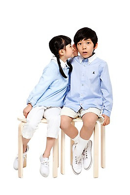 포토 JPG 전신 라이프스타일 여자 남자 어린이라이프 초등학생 어린이 포즈 의자 함께함 대화 누끼 사람 앉기 동양인 소녀 소년 두명 앞모습 캐주얼 친구 놀람 한국인 비밀 귓속말 어린이만 국내포토 학생 옷 감정 뷰포인트 가구 컨셉 관계 모션 표정 말하기 인종 생활 파일형식