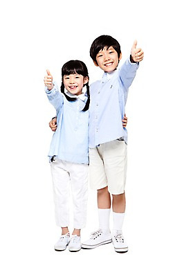 포토 JPG 전신 라이프스타일 여자 남자 어린이라이프 초등학생 어린이 포즈 모션 함께함 서기 미소 웃음 누끼 사람 동양인 손짓 소녀 소년 두명 앞모습 캐주얼 친구 한국인 최고 추천 어린이만 국내포토 학생 옷 뷰포인트 컨셉 관계 표정 인종 생활 파일형식