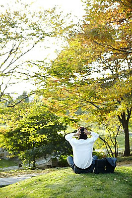 포토 JPG 주간 외국인 나무 식물 해외기획촬영 직업 라이프스타일 잡화 공원 남자 맨라이프 서류가방 가방 비즈니스 2011년중국 휴식 스트레스 한명 사람 앉기 동양인 정장 손짓 잔디 20대 성인 야외 뒷모습 중국인 중국 직장인 비즈니스맨 청도 언덕 상쾌 두통 남자만 남자한명만 성인남자만 청년만 청년남자만 청년남자한명만 성인한명만 성인남자한명만 성인만 국내포토 자연요소 1 옷 공공시설 감정 아시아 뷰포인트 컨셉 모션 인종 청년 생활 질병 파일형식
