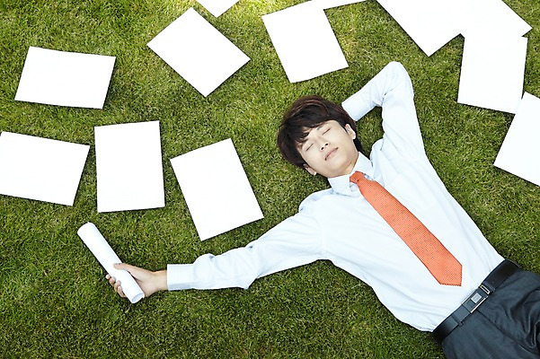 포토 JPG 주간 외국인 해외기획촬영 직업 라이프스타일 공원 남자 종이 비즈니스 2011년중국 휴식 한명 사람 동양인 정장 잔디 상반신 20대 성인 야외 앞모습 하이앵글 눕기 중국인 눈감음 중국 자유 잠 직장인 비즈니스맨 편안함 청도 상쾌 문서 낮잠 팔베개 남자만 남자한명만 성인남자만 청년만 청년남자만 청년남자한명만 성인한명만 성인남자한명만 성인만 국내포토 자연요소 식물 1 옷 공공시설 감정 아시아 뷰포인트 컨셉 모션 인종 청년 생활 감각 파일형식