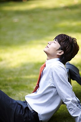 포토 JPG 주간 외국인 해외기획촬영 직업 라이프스타일 공원 남자 맨라이프 비즈니스 2011년중국 휴식 한명 사람 앉기 동양인 정장 잔디 20대 성인 야외 옆모습 아웃포커스 중국인 눈감음 중국 직장인 비즈니스맨 편안함 청도 상쾌 남자만 남자한명만 성인남자만 청년만 청년남자만 청년남자한명만 성인한명만 성인남자한명만 성인만 국내포토 자연요소 식물 1 옷 공공시설 감정 아시아 뷰포인트 컨셉 모션 촬영기법 인종 청년 생활 감각 파일형식